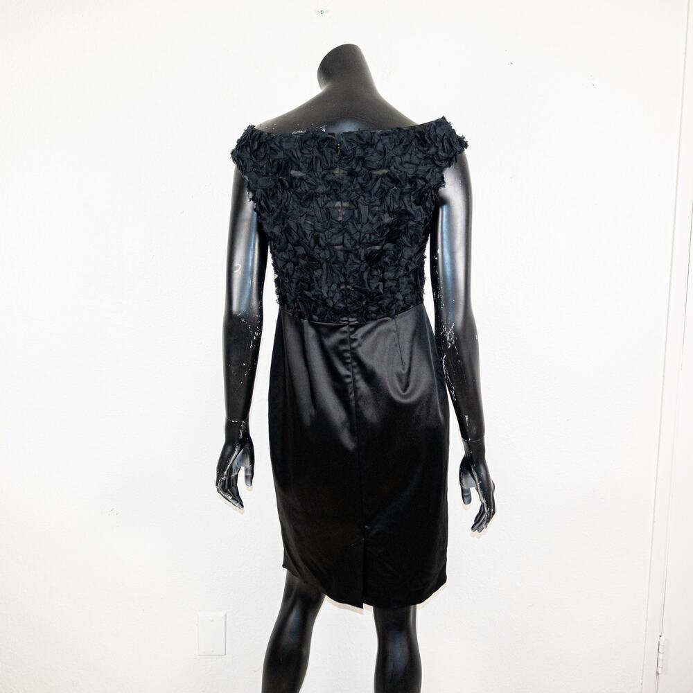 ST. JOHN Women's Rosette Cocktail Dress in black size 4 - Picture 5 of 11